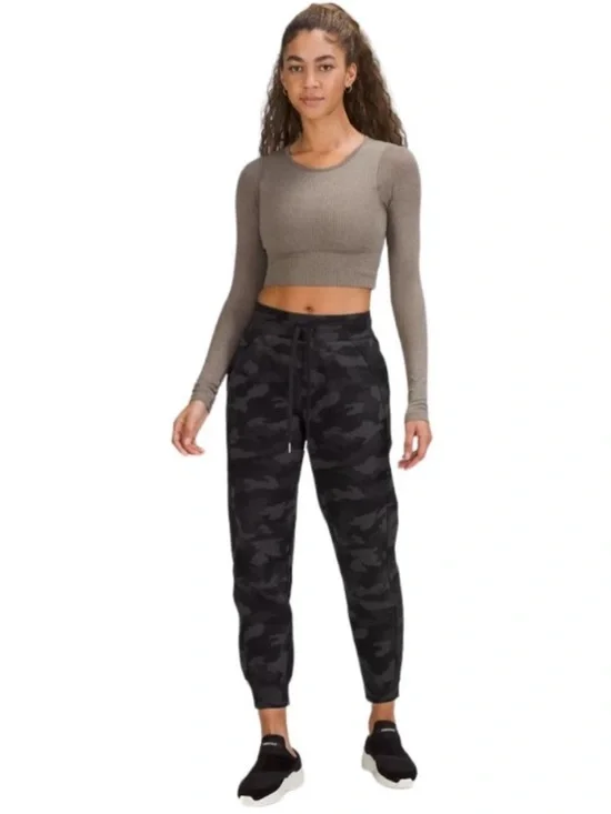 Lululemon Scuba High-Rise Jogger
7/8 Length Heritage 365 Camo Deep Coal Multi - Picture 2 of 13